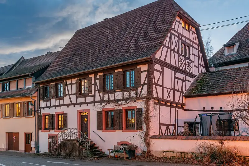 Immeuble au 7, rue de l'Église, à Lauterbourg, dans le Bas-Rhin, photographié en 2025.