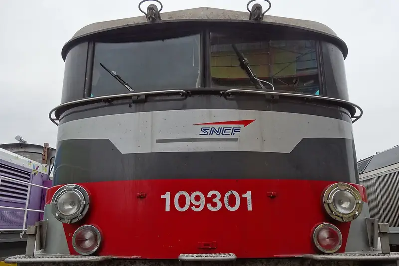 Face avant de la locomotive BB 109301, présentée à la Cité du train de Mulhouse, en 2014.